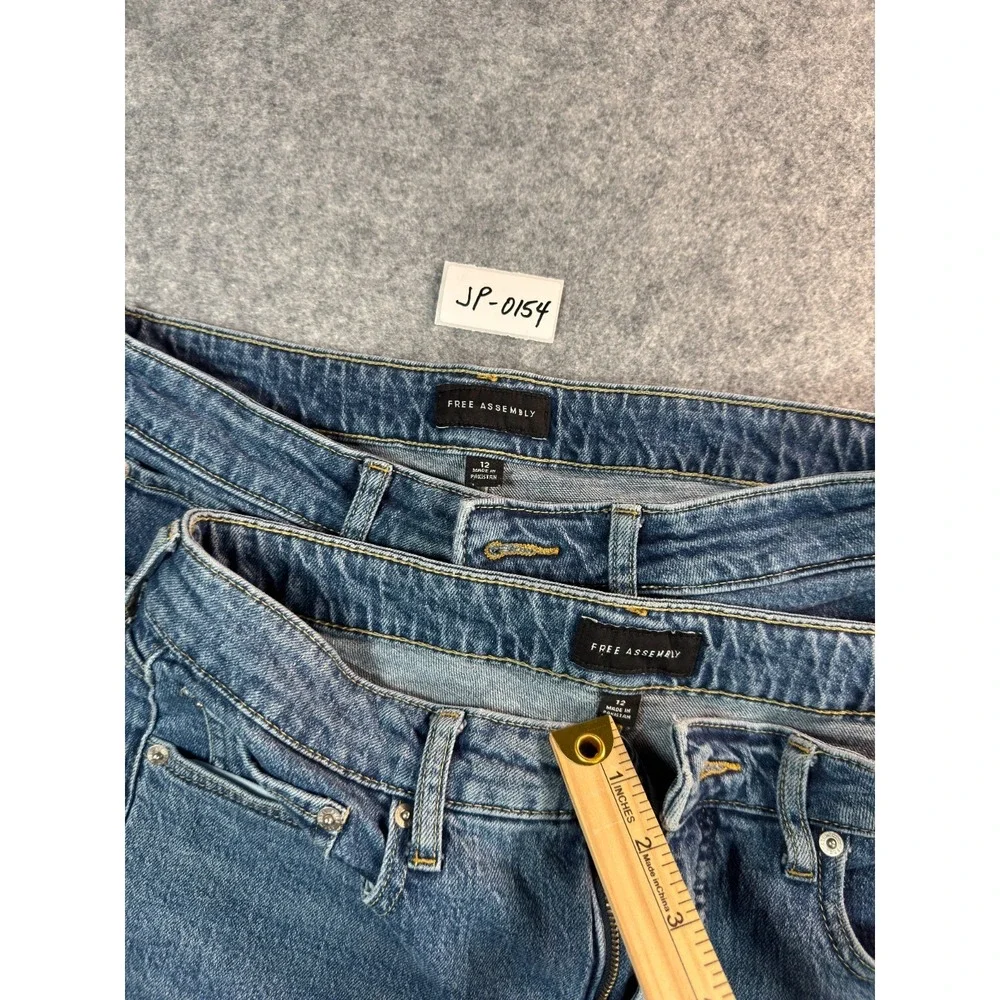 Lot Of 2 Free Assembly Jeans Womens 12 Blue Denim Preppy High Rise Straight Leg - Picture 8 of 8